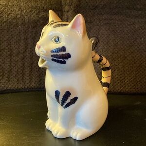 Vintage cat pitcher Henrikson kitty